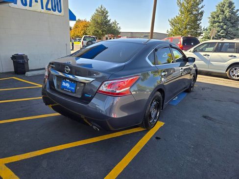 Used 2013 Nissan Altima 2.5 S FWD image 3