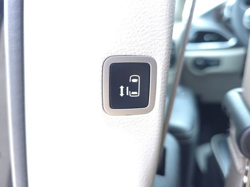 Certified 2022 Chrysler Pacifica Limited FWD image 30