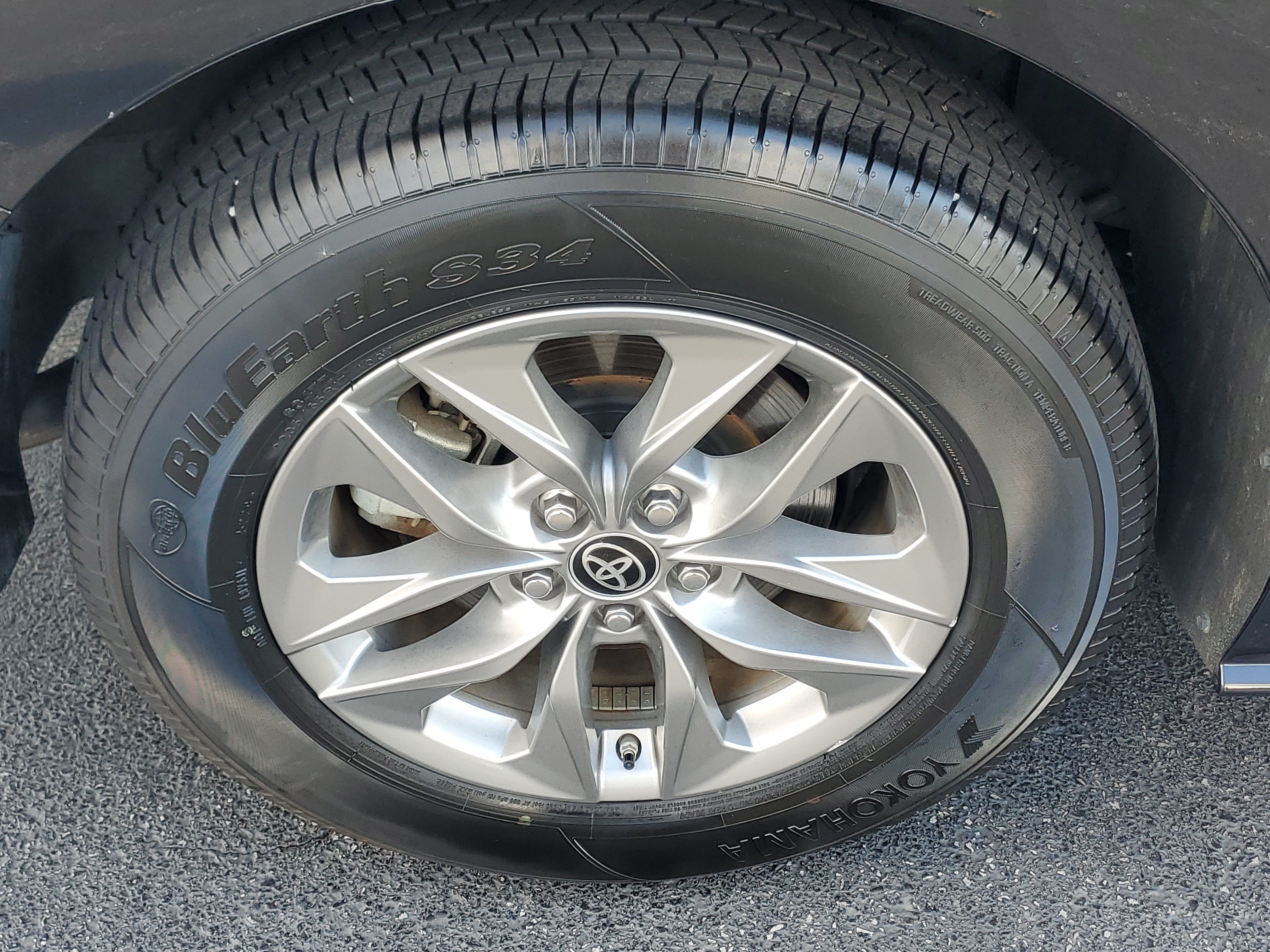 Certified 2025 Toyota Sienna LE FWD image 6