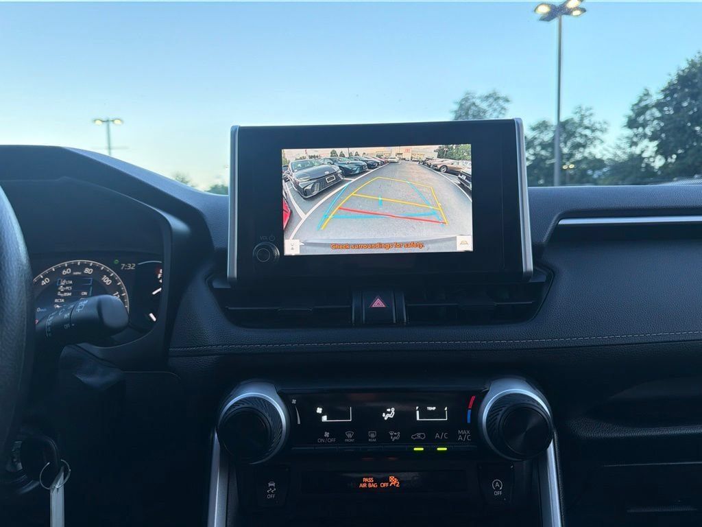 Certified 2025 Toyota RAV4 LE AWD/4WD image 32