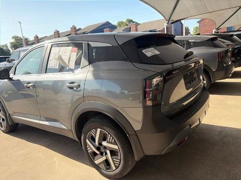 Certified 2025 Nissan Kicks SV w/ Charging Package FWD image 18