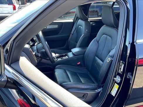 Used 2024 Volvo XC40 B5 Plus w/ Protection Package Premier image 23