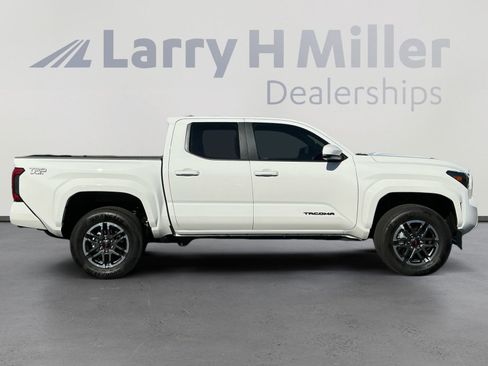 Certified 2025 Toyota Tacoma TRD Sport image 6