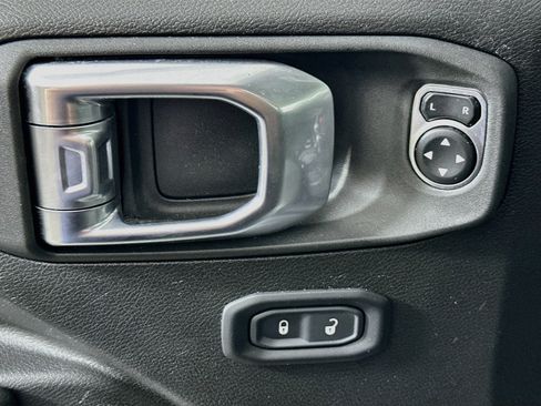 Used 2024 Jeep Wrangler Unlimited AWD/4WD image 15
