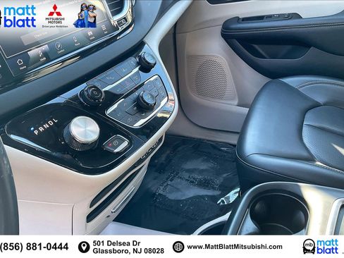 Used 2023 Chrysler Pacifica Touring-L image 19