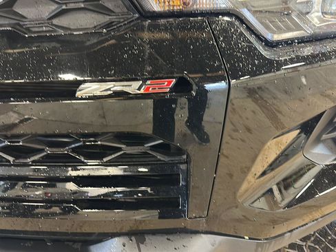 Used 2025 Chevrolet Colorado ZR2 w/ Technology Package AWD/4WD image 2