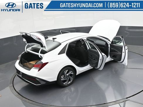 Used 2025 Hyundai Elantra Sport image 47