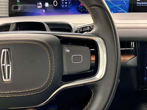 Used 2025 Lincoln Navigator Black Label image 23