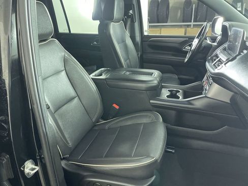 Used 2022 GMC Yukon XL SLT w/ SLT Premium Package image 28