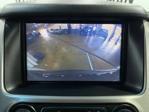 Used 2019 GMC Yukon SLT w/ Premium Edition AWD/4WD image 10