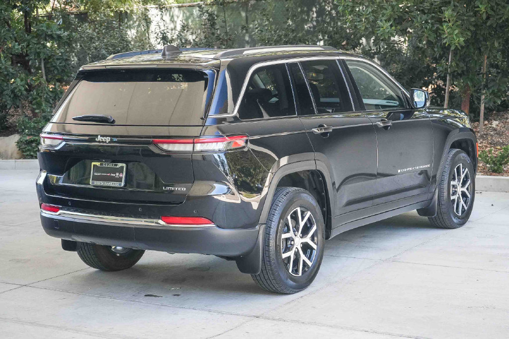Used 2023 Jeep Grand Cherokee Limited w/ MOPAR Finishing Package RWD image 6