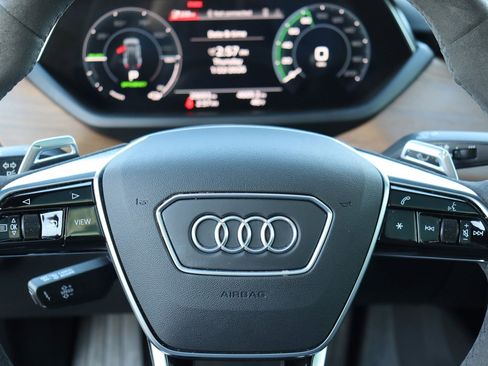 Used 2022 Audi e-tron GT Premium Plus image 29