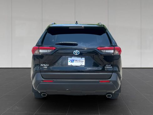 Used 2022 Toyota RAV4 XLE w/ Convenience Package AWD/4WD image 4