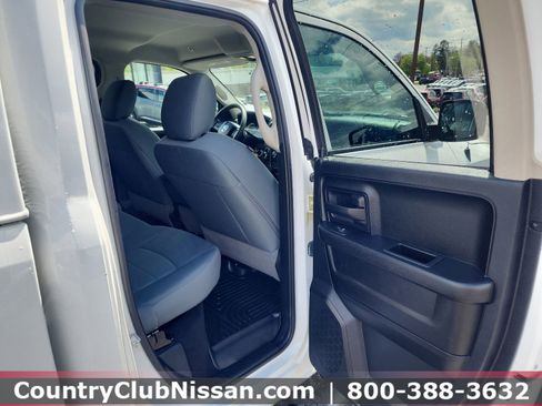 Used 2018 RAM 1500 Express AWD/4WD image 27