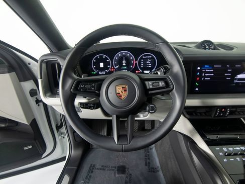 Certified 2026 Porsche Cayenne E-Hybrid Coupe AWD/4WD image 18
