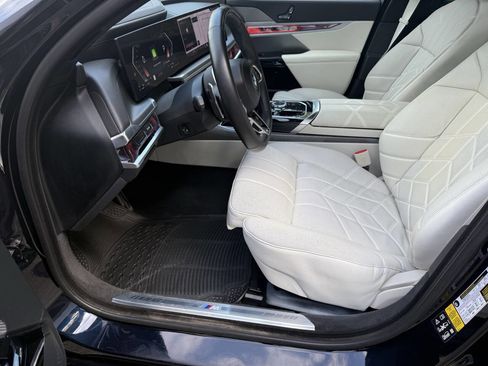Used 2023 BMW 760i xDrive AWD/4WD image 18