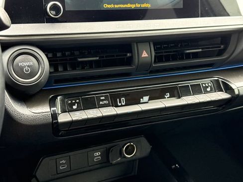 Used 2025 Toyota Prius FWD image 23