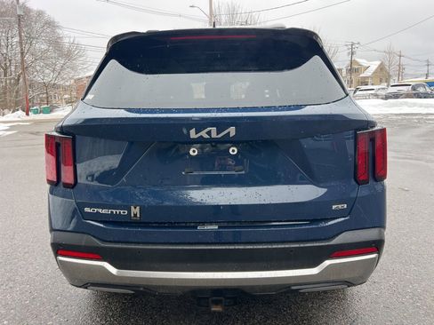 Certified 2025 Kia Sorento S w/ Panoramic Sunroof Package image 4