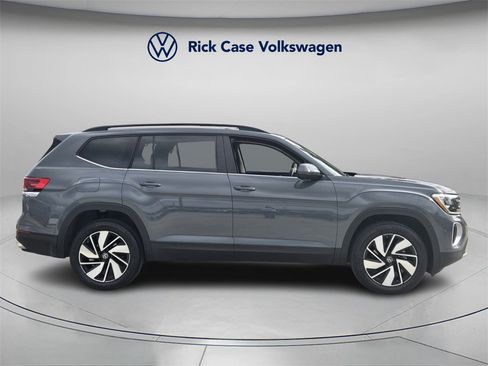 Certified 2025 Volkswagen Atlas SE w/ Panoramic Sunroof Package image 3