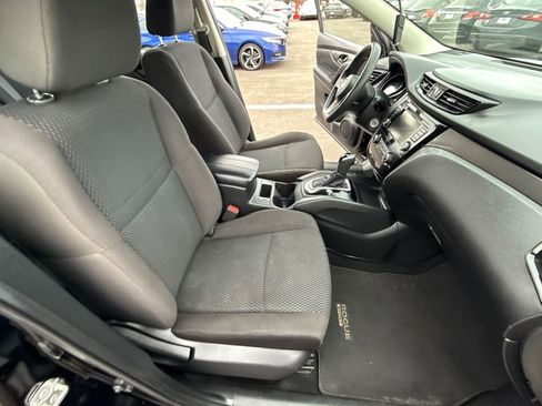Used 2020 Nissan Rogue Sport S image 14