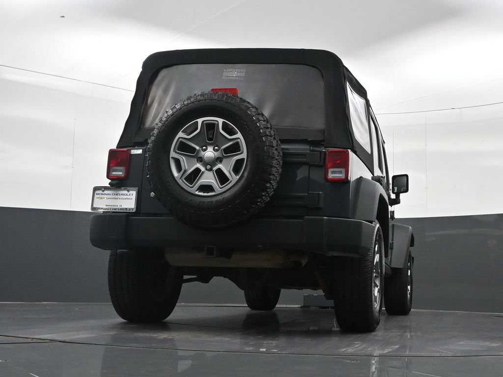 Used 2017 Jeep Wrangler Unlimited Rubicon w/ Dual Top Group AWD/4WD image 33
