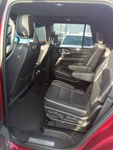 Used 2021 GMC Yukon SLT w/ SLT Luxury Plus Package AWD/4WD image 7