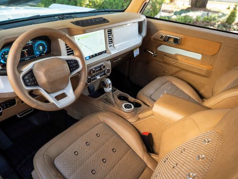 Used 2025 Ford Bronco Badlands image 26