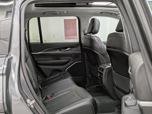 Used 2023 Jeep Grand Cherokee 4x4 image 31