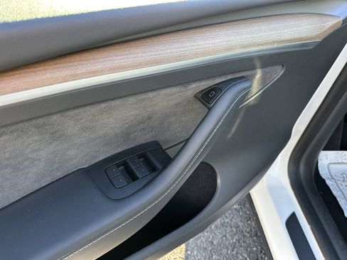 Used 2022 Tesla Model Y Performance image 15