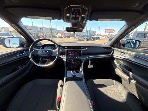 New 2025 Jeep Grand Cherokee Laredo X w/ Luxury Tech Group I image 42