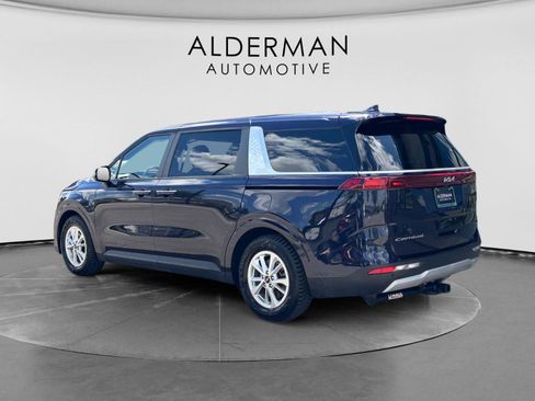 Used 2022 Kia Carnival LX FWD image 3