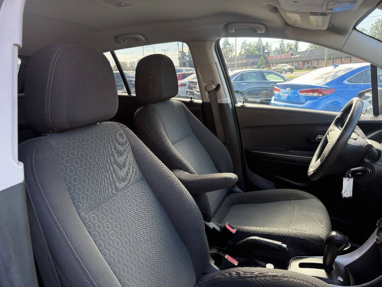 Used 2020 Chevrolet Trax LS FWD image 9