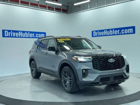 Used 2025 Ford Explorer ST-Line w/ ST-Line Street Pack AWD/4WD image 5
