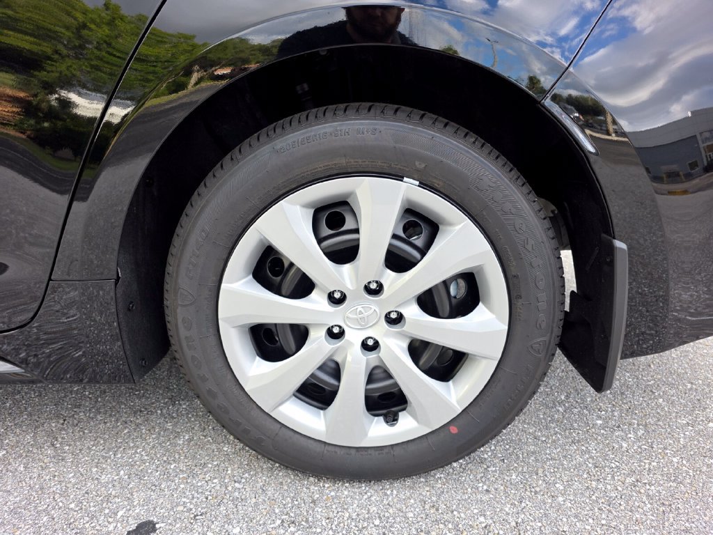New 2027 Toyota Corolla LE FWD image 19