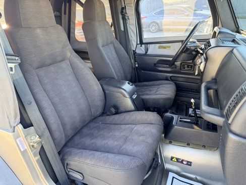 Used 2004 Jeep Wrangler X AWD/4WD image 14