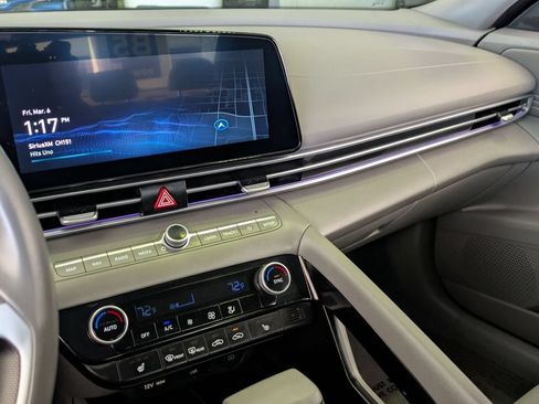 Used 2025 Hyundai Elantra SEL FWD image 27
