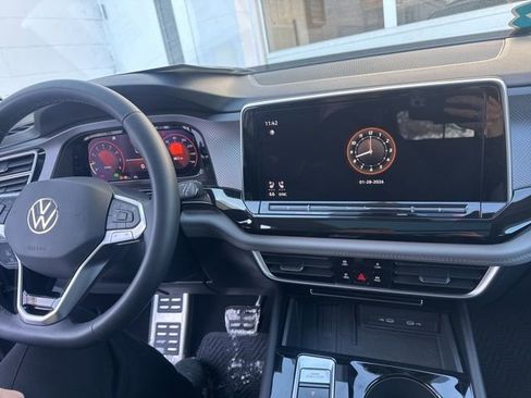 Certified 2025 Volkswagen Atlas Peak Edition SE image 10