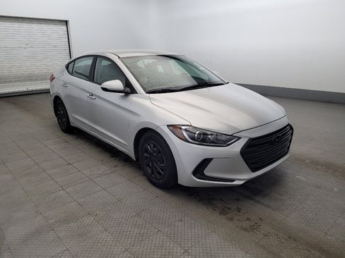 Used 2017 Hyundai Elantra SE image 13