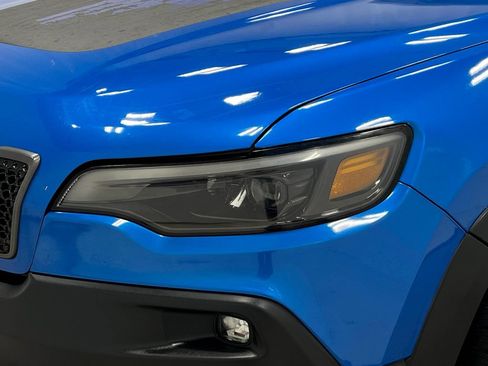 Used 2019 Jeep Cherokee Trailhawk AWD/4WD image 36