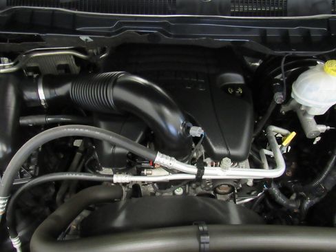Used 2019 RAM 1500 Classic SLT AWD/4WD image 29