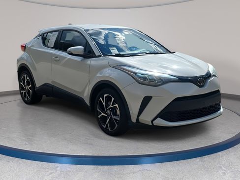 Used 2020 Toyota C-HR XLE image 3