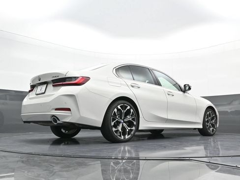 New 2025 BMW 330i xDrive Sedan w/ Convenience Package AWD/4WD image 27