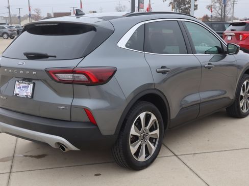 Used 2025 Ford Escape Platinum w/ Premium Technology Package image 5