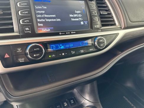 Used 2017 Toyota Highlander Limited w/ Carpet Mat Package AWD/4WD image 12
