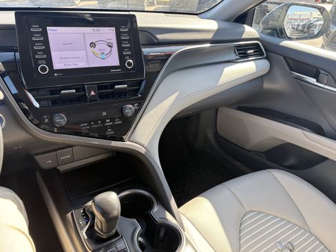 Used 2023 Toyota Camry SE FWD image 9