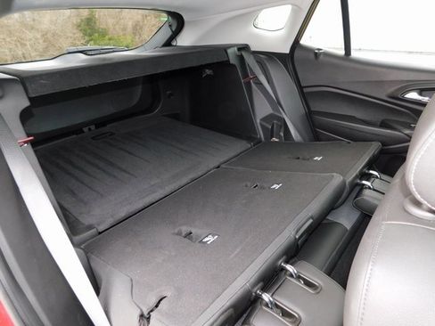 Used 2025 Chevrolet Trax LT image 24