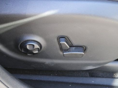 Used 2021 Jeep Cherokee Limited image 31