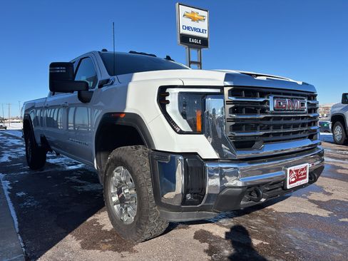 Used 2024 GMC Sierra 3500 SLE w/ SLE Convenience Package image 4