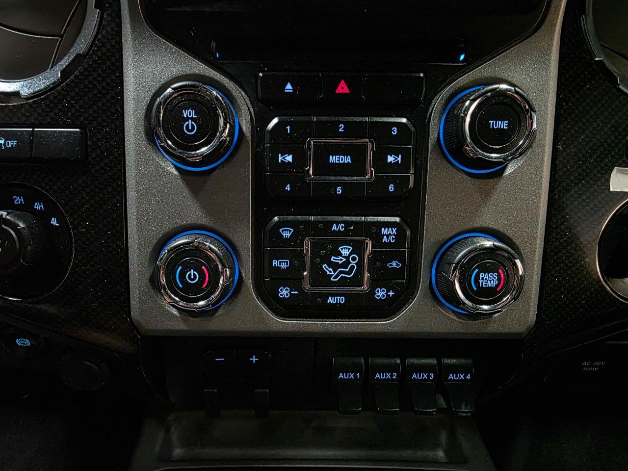 Used 2016 Ford F250 Lariat w/ Lariat Ultimate Package AWD/4WD image 39