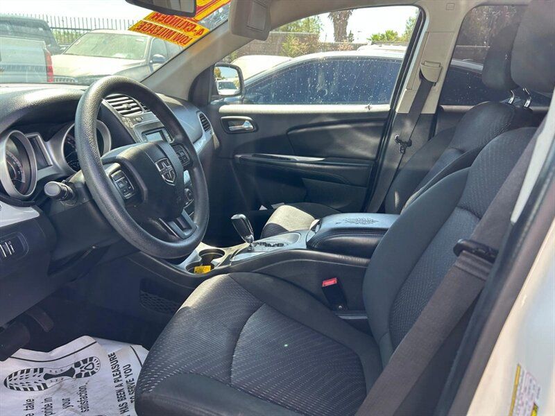 Used 2019 Dodge Journey SE FWD image 12